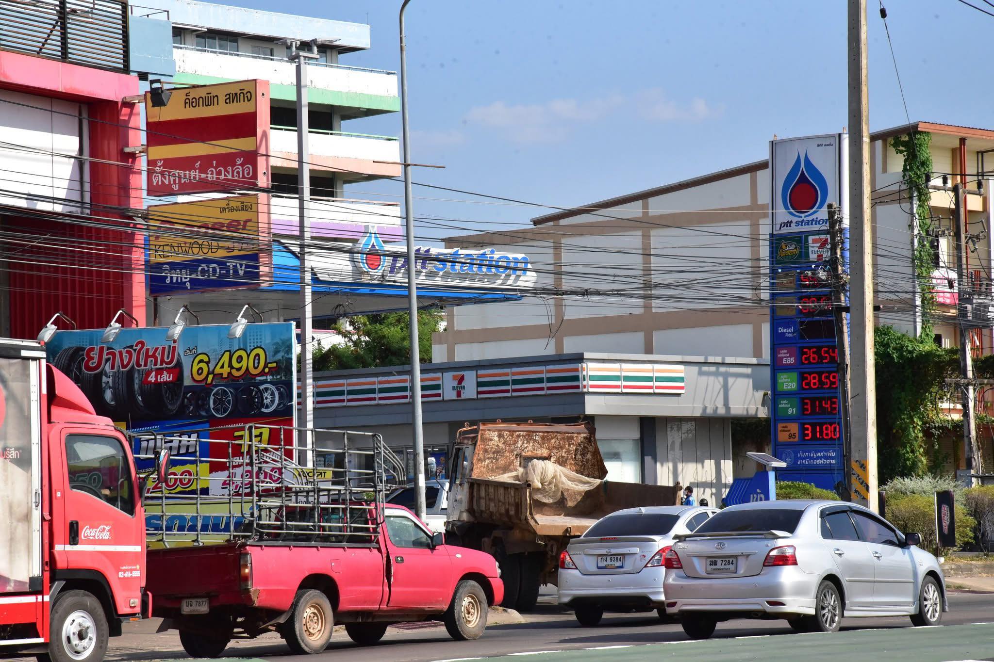 มุกดาหารเตรียมพร้อมบริหารจัดการพลังงาน คุมเข้มดูแลปริมาณน้ำมัน ประชาชนใช้บริการต่อเนื่อง