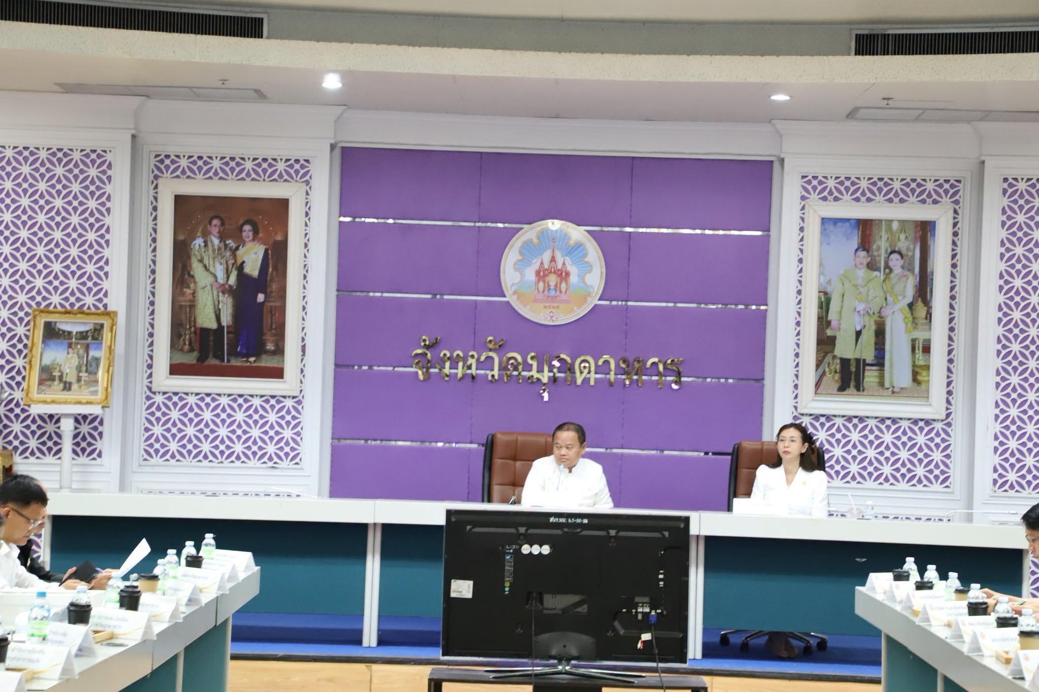 จังหวัดมุกดาหารประชุมเตรียมความพร้อมจัดพิธีถวายดอกไม้จันทน์ภาคประชาชน งานพระราชพิธีถวายพระเพลิงพระบรมศพ สมเด็จพระนางเจ้าสิริกิติ์ พระบรมราชินีนาถ พระบรมราชชนนีพันปีหลวง