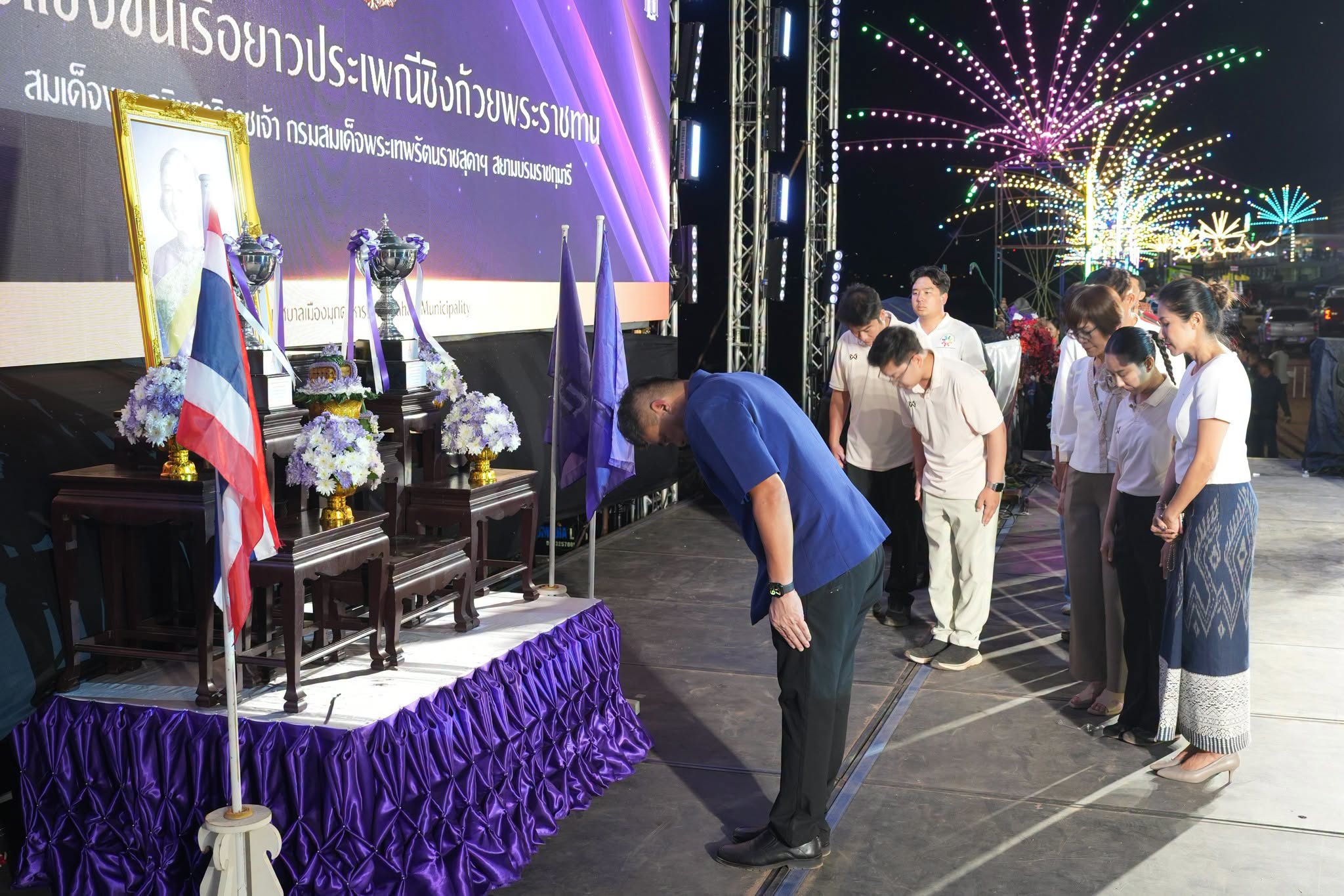 พิธีปิดงานเทศกาลแข่งเรือยาวประเพณีออกพรรษา และพิธีมอบถ้วยรางวัล การแข่งขันเรือยาวประเพณีแข่งเรือชิงถ้วยพระราชทานฯ เทศกาลออกพรรษา "บุญส่วงเฮือ" มุกดาหาร ประจำปี 2569 เรือรุ่นใหญ่ (OPEN) 55 ฝีพาย
